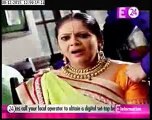 Gora se Badla lene ke liye Kokila pahunchi Gora ke Ghar aur Dabocha uuska Gala 10th December 2015 Saath Nibhana Saathiya