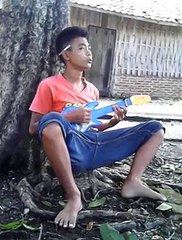 Nyanyi Pakek Gitar Mainan guitar toys beautiful