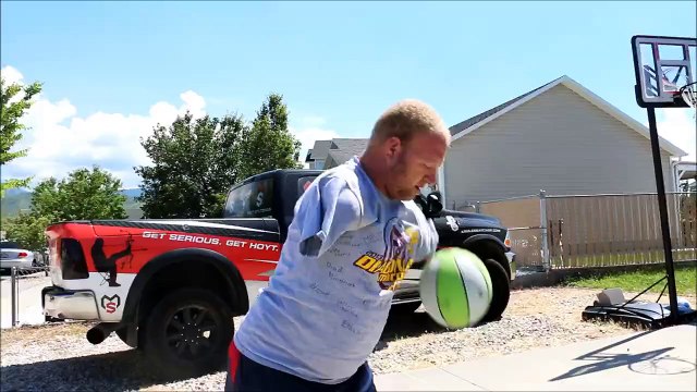 А ты с двумя руками сможешь повторить?