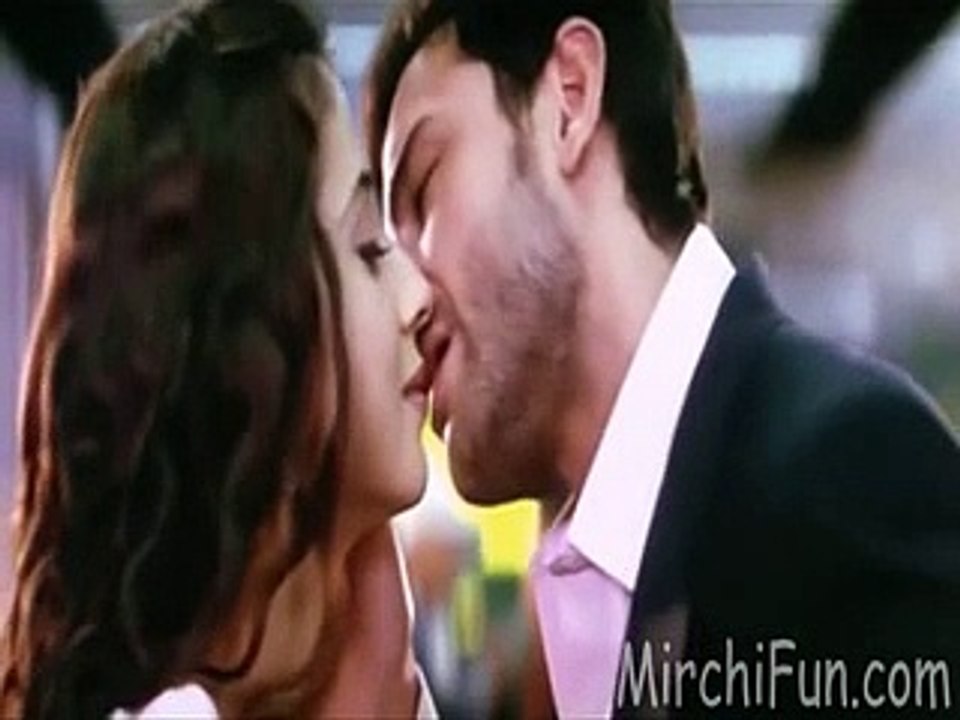 Urmila Matondkar. Saif Ali Khan Romantic-(MirchiFun.com)