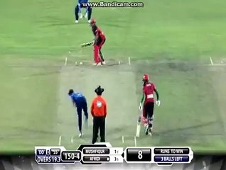 Dekhiye kesay Afridi ney 2 lagataar sixes laga kar match finish kia!