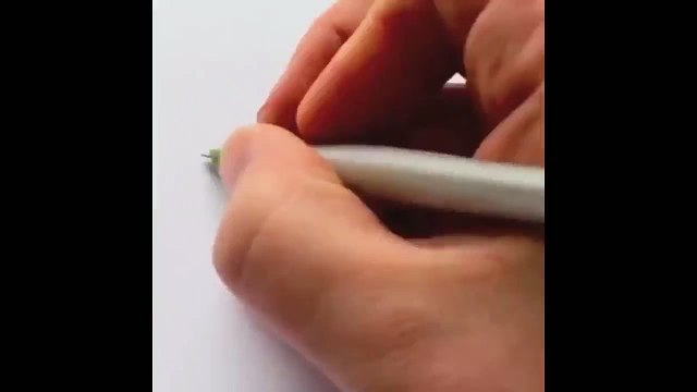 Парень круто рисует логотипы известных брендов