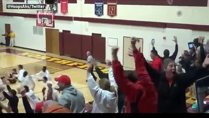 Basketball - Panier de l'année : Il rentre le shoot au buzzer de la gagne depuis son propre panier