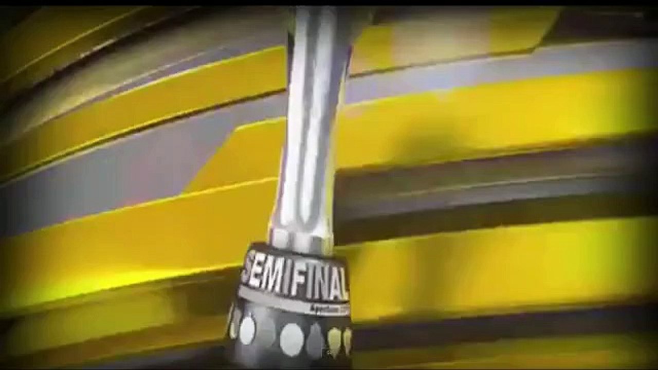 Javier Güemez se fait casser la jambe par Javier Cortez