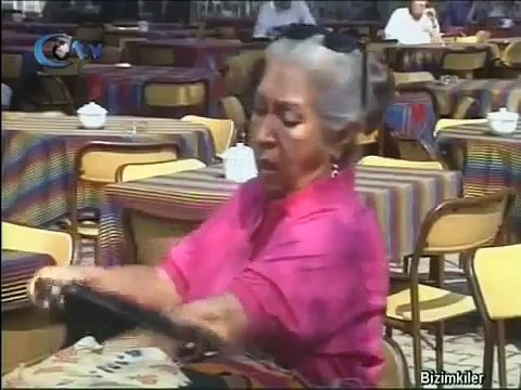 Bizimkiler 1989-1990 Sezonu Dizi İzle