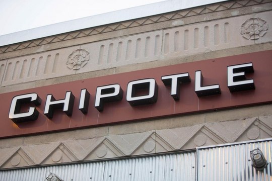 Which restaurants have made comebacks after food scandals?