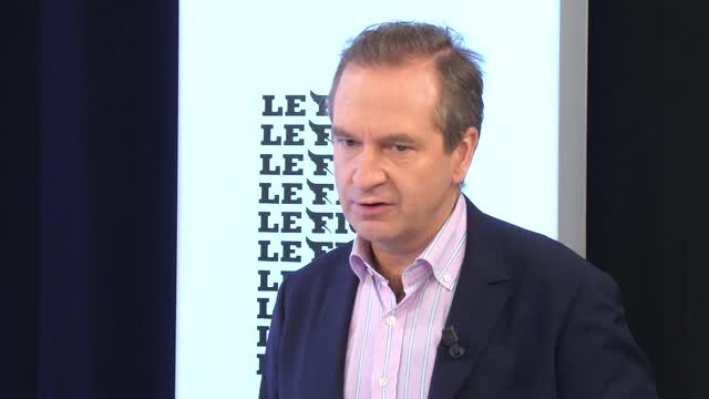 Le Clash politique Figaro-l'Obs : Nicolas Sarkozy plombe-t-il la droite ?