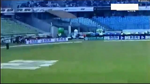 Ahmed Shehzad Hits In Bowling Of Shahid Afridi in BPL 2015 Oh !!