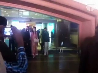 How Fans Welcome Reham Khan On Lahore Airport - Exclusive Video