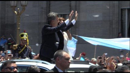 Miles de argentinos saludaron a Macri con el grito de "sí se puede"