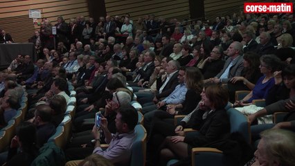 Nicolas Sarkozy sur la scène du palais des Congrès d'Ajaccio