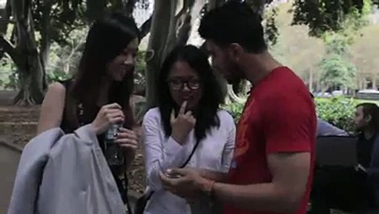 Street Magic - Funny Magic Interaction - Free magic