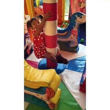 Keseruan Anak Ayu Dewi Lagi Maen l Anak Ayu Dewi