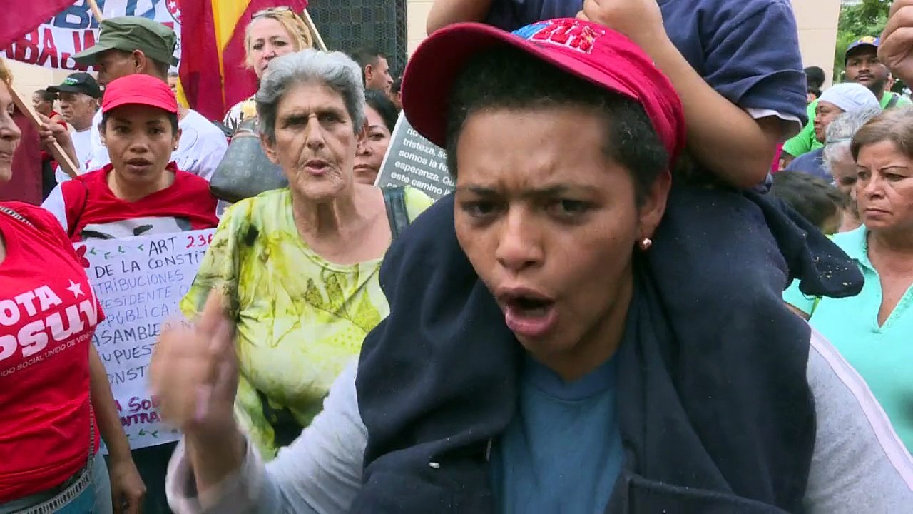 Chavistas se manifiestan en apoyo a presidente Maduro