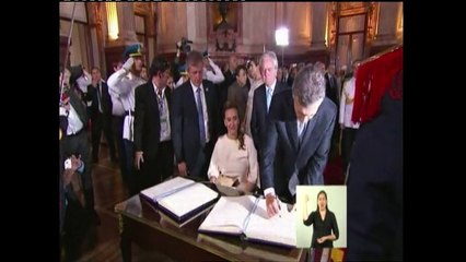 Tras asumir como mandatario, Macri pide unión a los argentinos