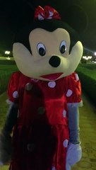 ميني ماوس تقدم التحية إلى ميمي كرتون