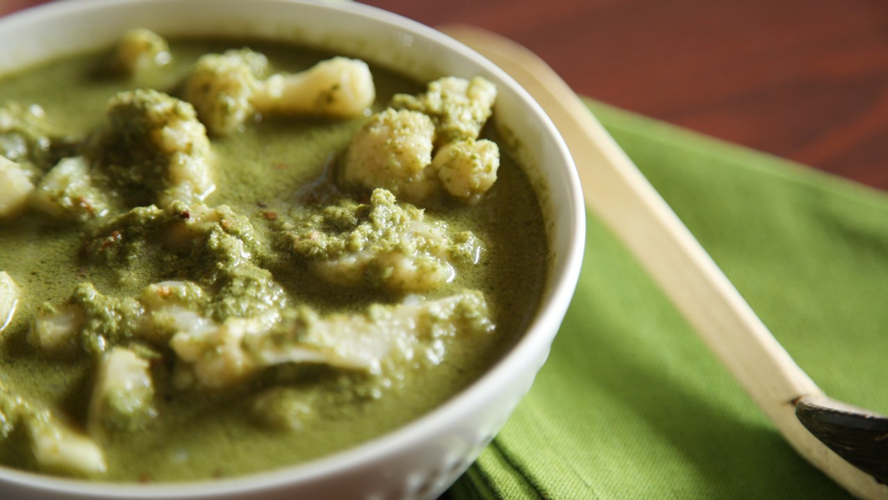 Cauliflower Green Curry Indian Curry Recipe Divine Taste With