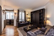 (Ref: 01013) 2-Bedroom furnished apartment for rent on rue Jean-Jacques Rousseau (Paris 1st)