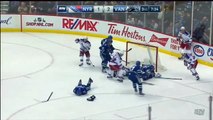 Un joueur de Hockey se prend le palet en pleine face. Nez explosé