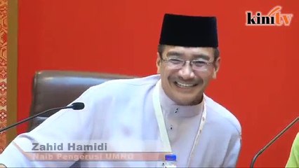 Zahid, Hishamuddin berseloroh pasal 'cium' dan 'peluk'