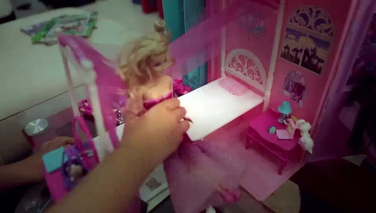Lớn Lên Cùng Barbie - Phát Triển Trí Tưởng Tượng & Học Cách Yêu Thương
