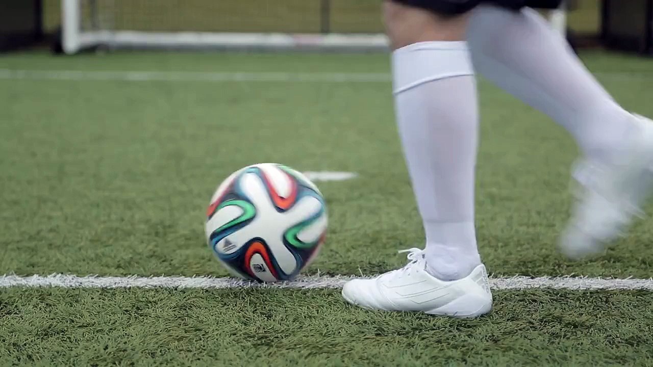 LEARN FOOTBALL SKILLS - SKILL 4 - Amazing Back Heel Pass