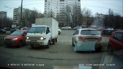 Surprise en stationnant sa camionnette