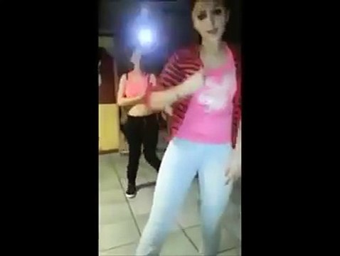 في المبيت الجامعي بباردو تفرج لبنات شيعملو مع بعضهم ناري عليك يا تونس