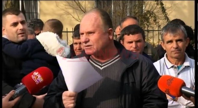 Rruga e Ndroqit e shkatërruar, banorët në protestë: Do bojkotojmë zgjedhjet