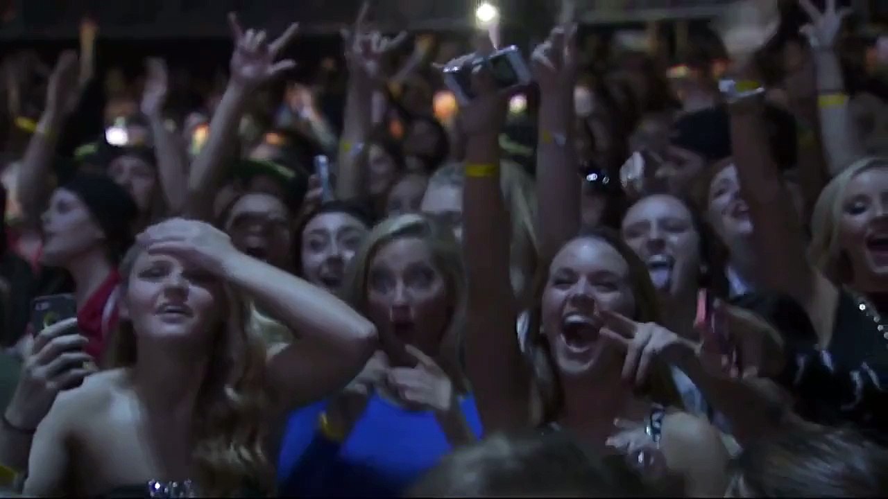 Miley Cyrus - Bangerz Tour- Live from New Orleans (Full)_107