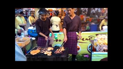 Vietnamese Street Food in Saigon (HCMC) - at District 1 - center of city