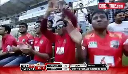 See How Ahmed Shehzad is Teasing Sohail Tanvir after Hitting Two Fours in BPL