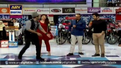 Fahad Mustafa, Mahira Khan and Sheheryar Munawar Siddiqui performing on song 'Shakar Wandaan
