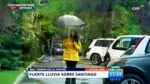 Pamela Díaz estuvo bajo la lluvia entregando el singular reporte sobre precipitaciones (pa