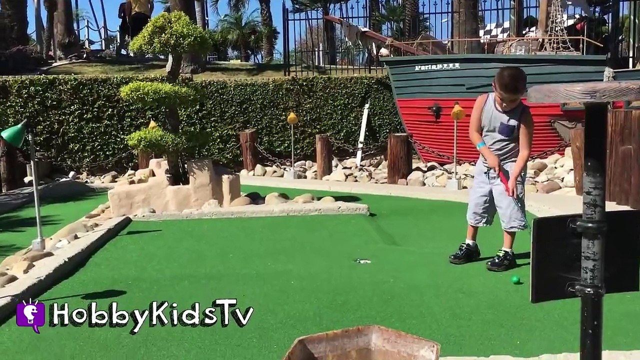 Miniature Golf Surprises! Adventure TOY Hunt HobbyPig + HobbyFrog, HobbyBear Family Fun Ho