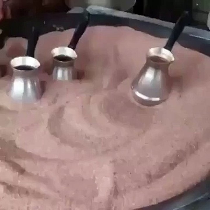 Sıcak Kumda Türk Kahvesi