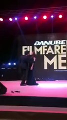 Shah Rukh Khan Performing Gerua with Kajol at Dubai Filmfare