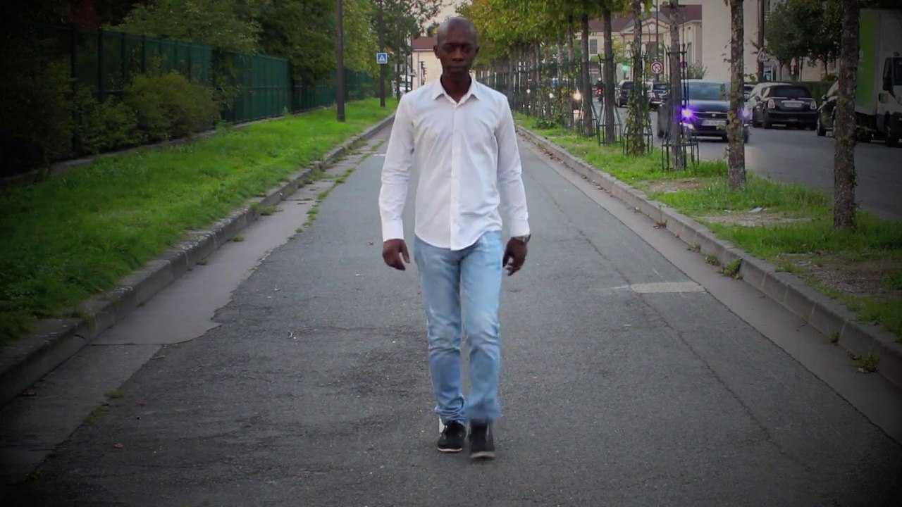 YAROSCAR-CLIP OFFICIEL "QUAND TU ME VOIS" (ALBUM "JE CHANTE, DONC JE SUIS") (2015)