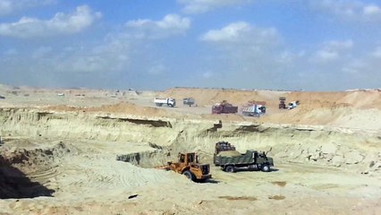 اللوادر والحفارات فى مواقع الحفر بقناة السويس الجديدة أكتوبر2014