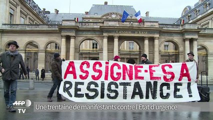 Une trentaine de manifestants contre l'Etat d'urgence