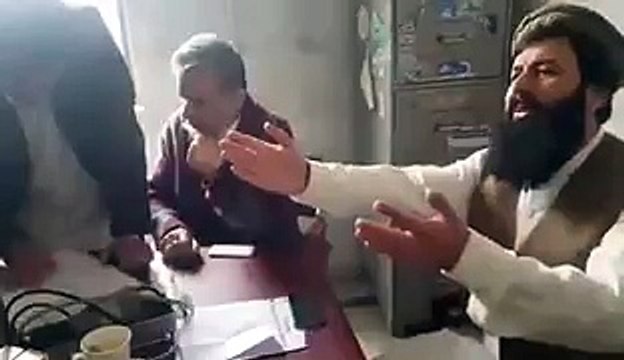 LBs KP Power: Dist. Nazim Peshawar Asim Malik raids on a BHU and suspended absent staff