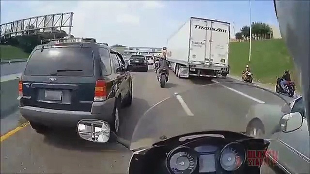 AMAZING Motorcycle ACCIDENT Bike VS Truck Biker Hits Semi 18 Wheeler Motor CRASH