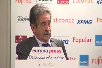 Revilla, partidario de reformar la Constitución