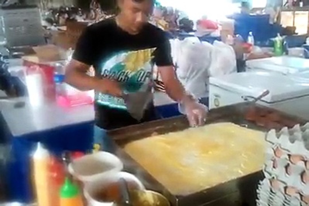 Man makes 12 burgers faster than Burger King makes