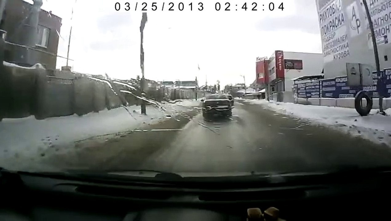 Чел чуть не догнал на пешеходном переходе