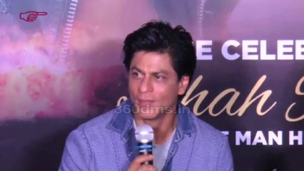 Shahrukh Khan And Kajol's Hilarious Romance During PC - Dilwale Sneak Preview Launch