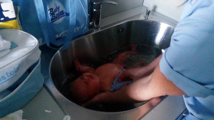 Premier bain de mon petit Thorgan
