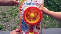 子供と遊ぶ アンパンマンの電動シャボン玉マシーン Soap bubble machine