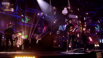 James Bay Perform ''Hold Back The River'' at 2015 BBC Music Awards
