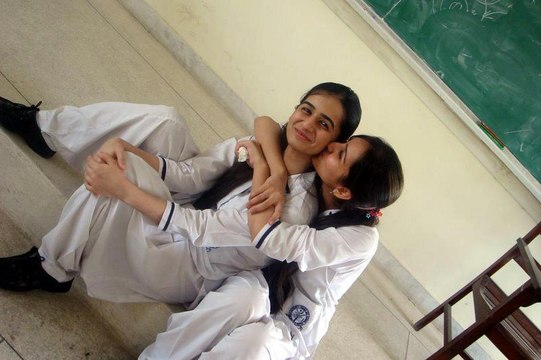 صرف اٹھارہ سال سے زیادہ عمر کے افراد یہ ویڈ یو دیکھیں ۔۔۔۔۔ بچوں سے یہ ویڈ یو دور رکھیں